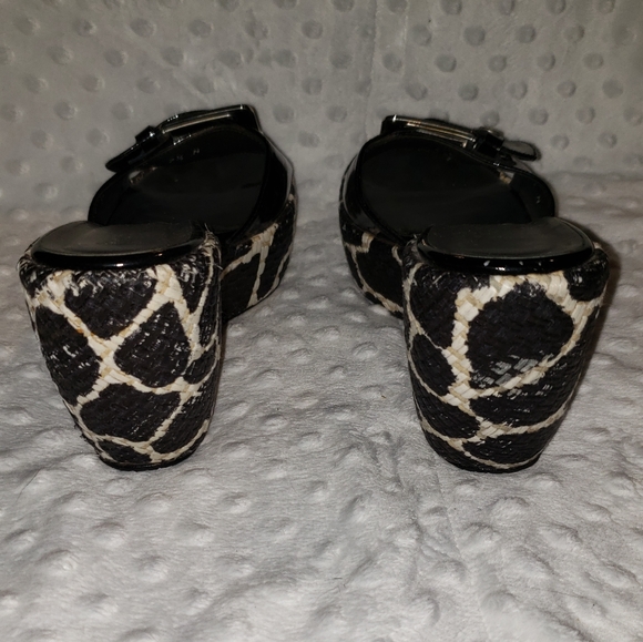 Stuart Weitzman 7 1/2 giraffe animal print buckle - Picture 7 of 16